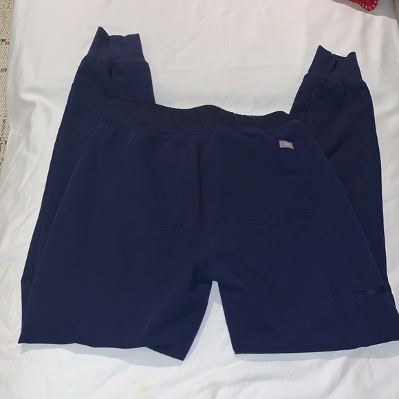 Gently Loved Authentic Technical Collection Zamora Jogger Scrub Pants by FIGS - Picture 9 of 11